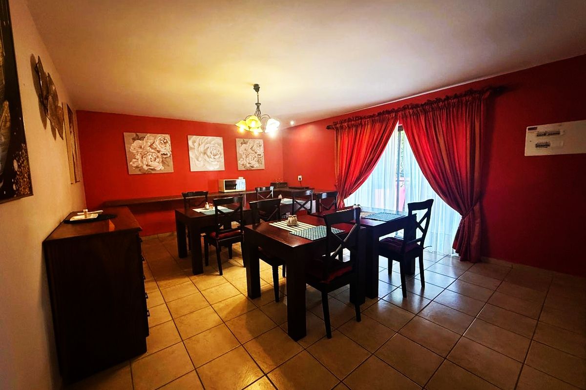 Spacious 7-bedroom Guest House for sale in Cashan, Rustenburg – a perfect investment opportunity! - Photo 4