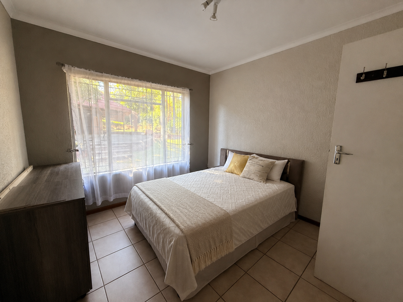 Spacious 7-bedroom Guest House for sale in Cashan, Rustenburg – a perfect investment opportunity! - Photo 9