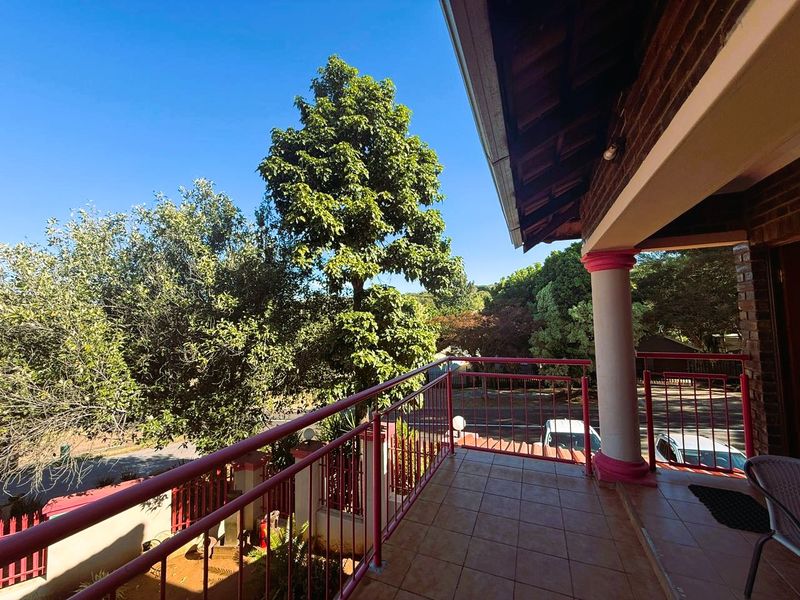 Spacious 7-bedroom Guest House for sale in Cashan, Rustenburg – a perfect investment opportunity! - Photo 8