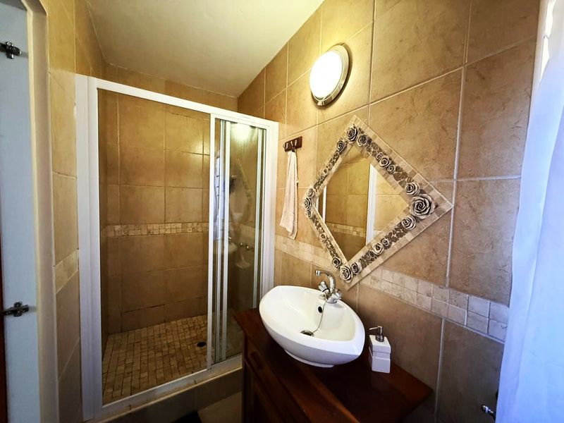 Spacious 7-bedroom Guest House for sale in Cashan, Rustenburg – a perfect investment opportunity! - Photo 7