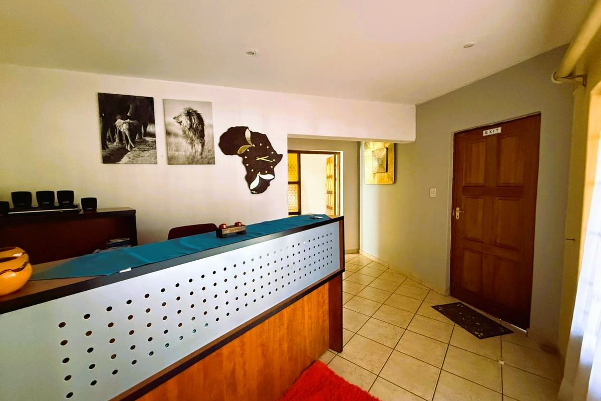 Spacious 7-bedroom Guest House for sale in Cashan, Rustenburg – a perfect investment opportunity! - Photo 3