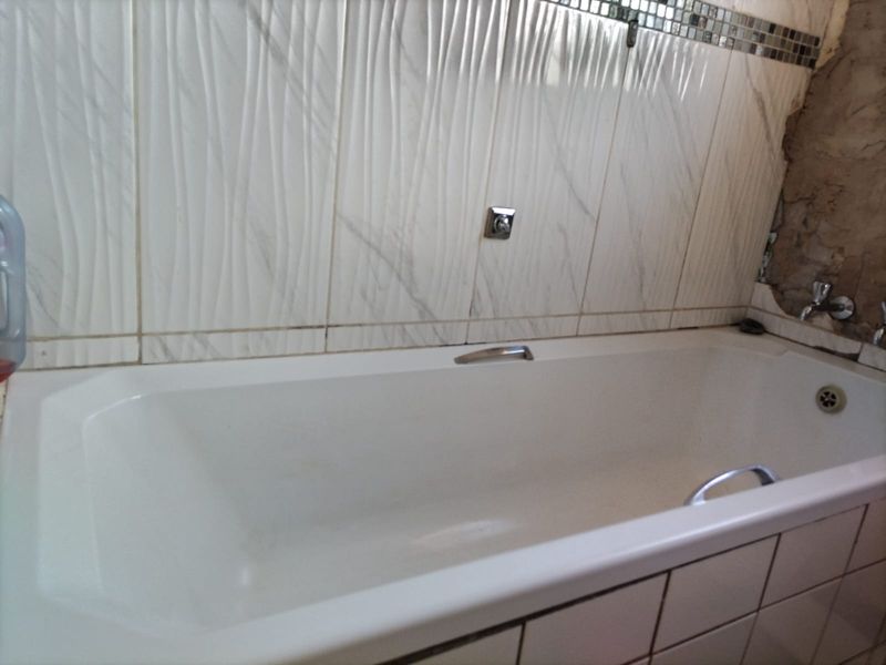 Spacious Family Home with Great Potential - Photo 10