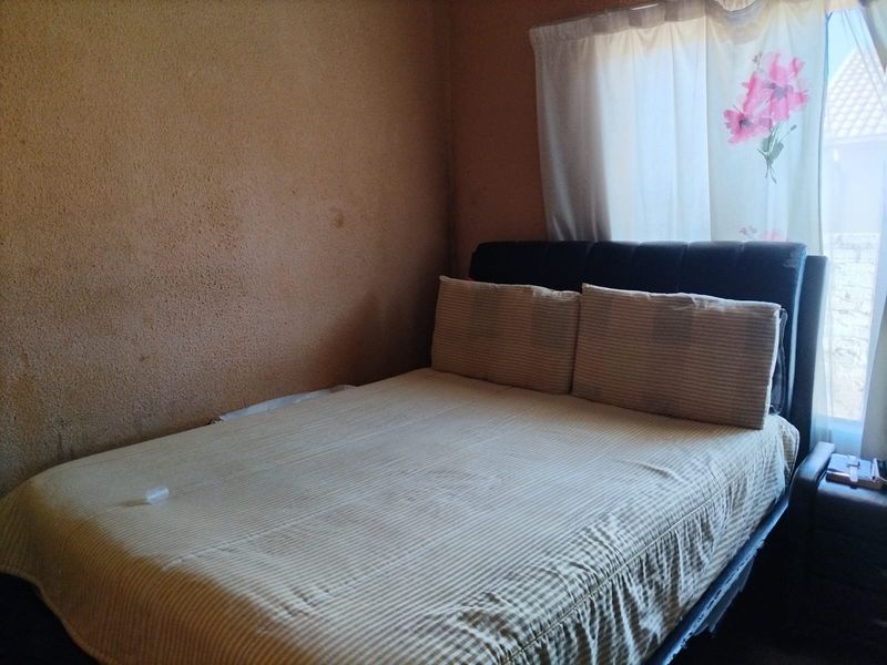 Spacious Family Home with Great Potential - Photo 6