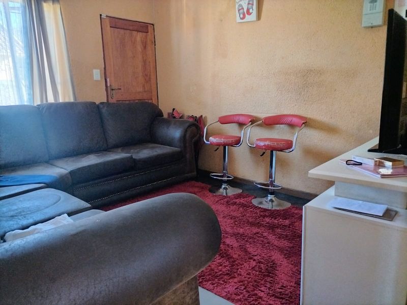 Spacious Family Home with Great Potential - Photo 5