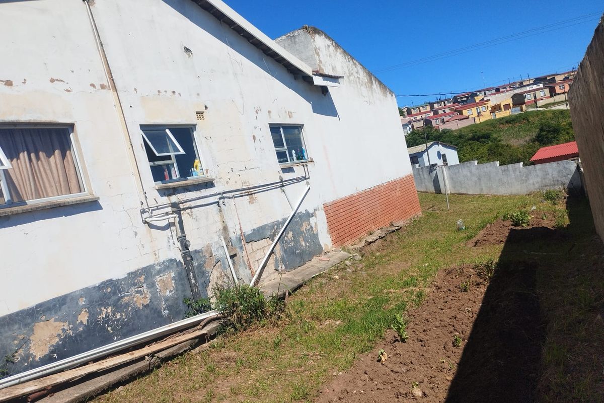 Spacious 3-Bedroom Home with Extra Room in Mdantsane - Photo 3