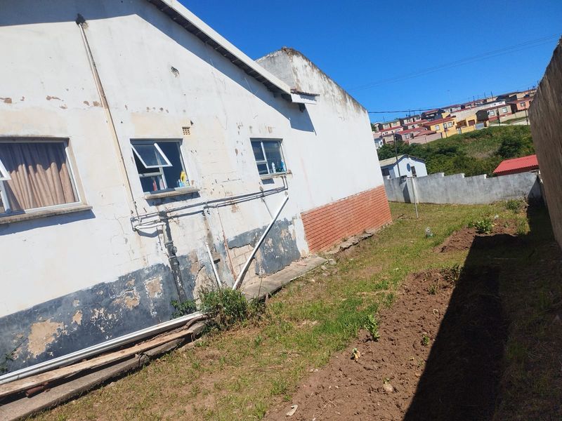 Spacious 3-Bedroom Home with Extra Room in Mdantsane - Photo 3