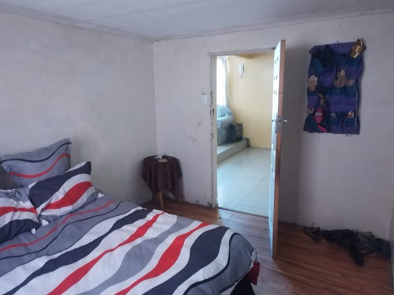 Spacious 3-Bedroom Home with Extra Room in Mdantsane - Photo 9