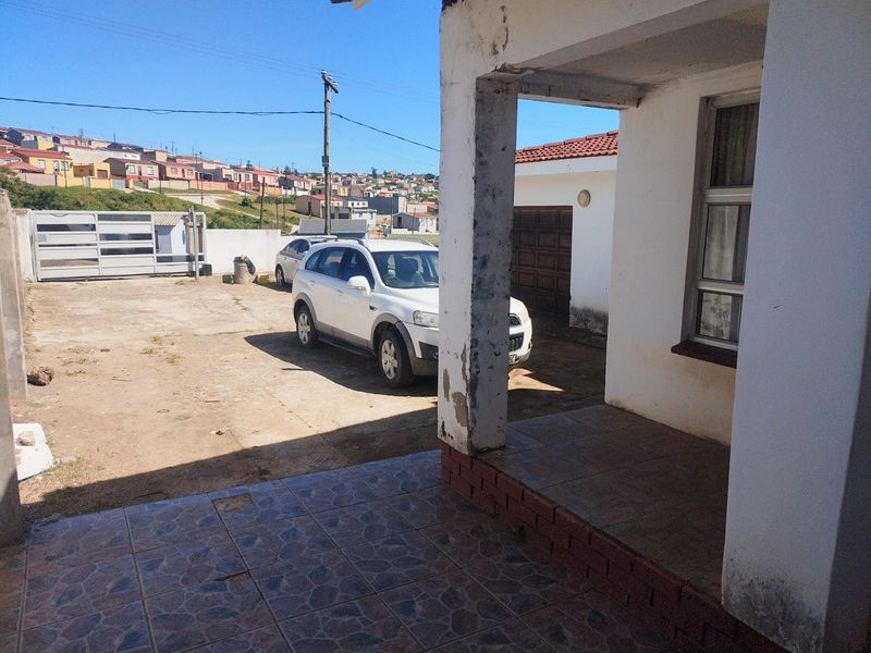 Spacious 3-Bedroom Home with Extra Room in Mdantsane - Photo 4