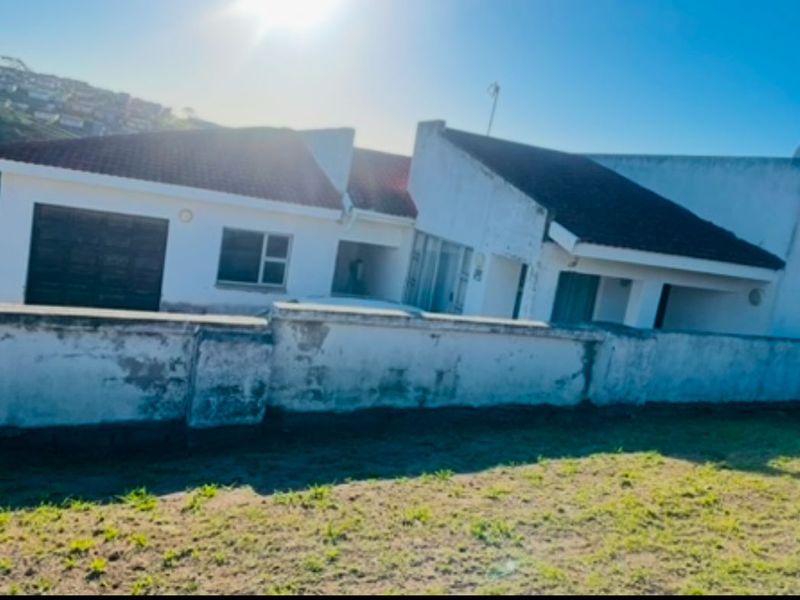 Spacious 3-Bedroom Home with Extra Room in Mdantsane - Photo 2