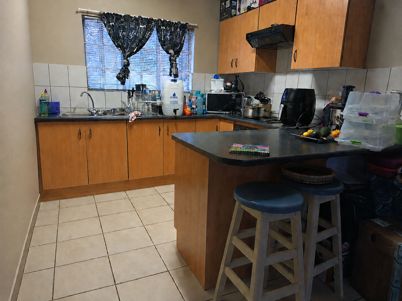 Two Bedroom Apartment Perfect for First-Time Buyers, Small Families & Investors! - Photo 2