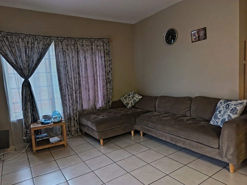 Two Bedroom Apartment Perfect for First-Time Buyers, Small Families & Investors! - Photo 4