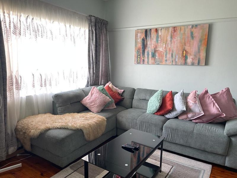 Invest Smart: 2 Bedroom Flat with Potential 3rd Bedroom - Photo 4