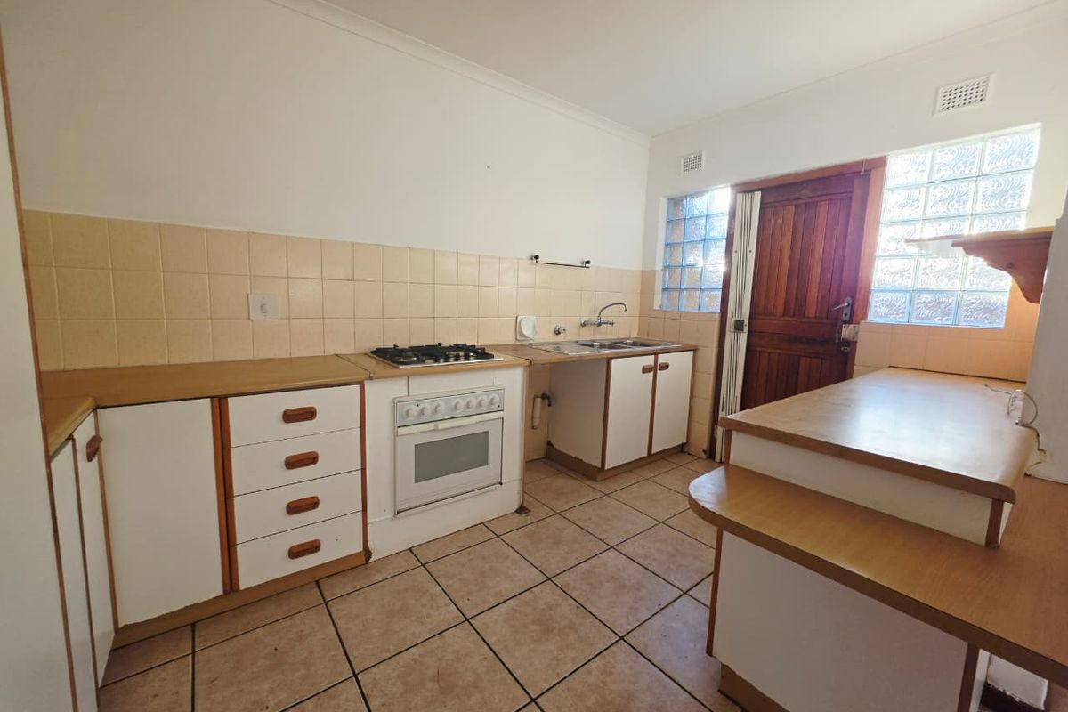 3 Bedroom Duplex - Photo 3