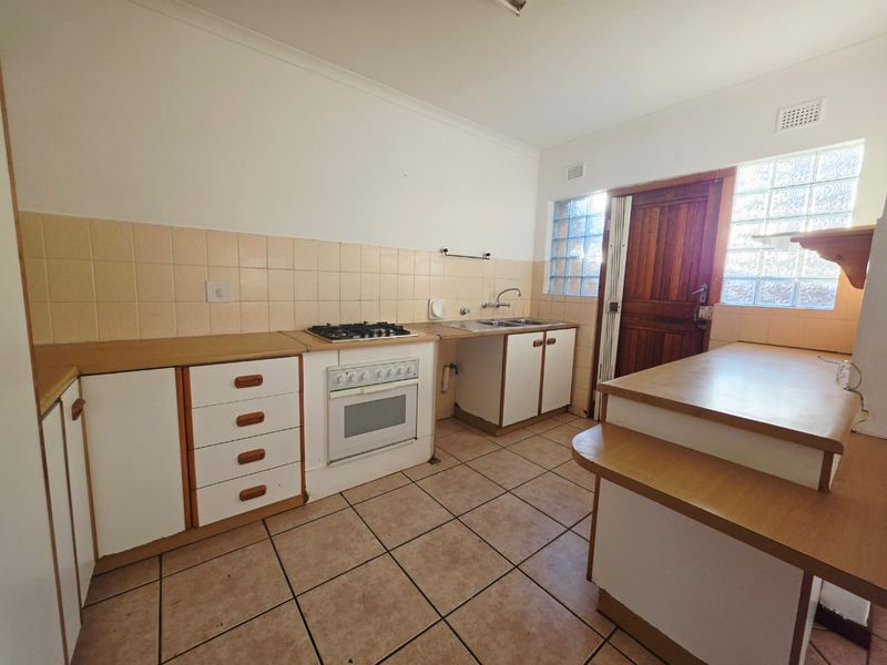 3 Bedroom Duplex - Photo 3