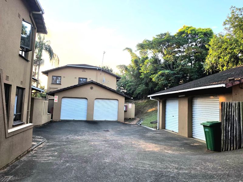 3 Bedroom Duplex - Photo 2