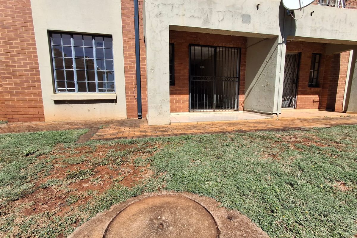 Lock up and go property in secure estate in Therespark - Photo 2