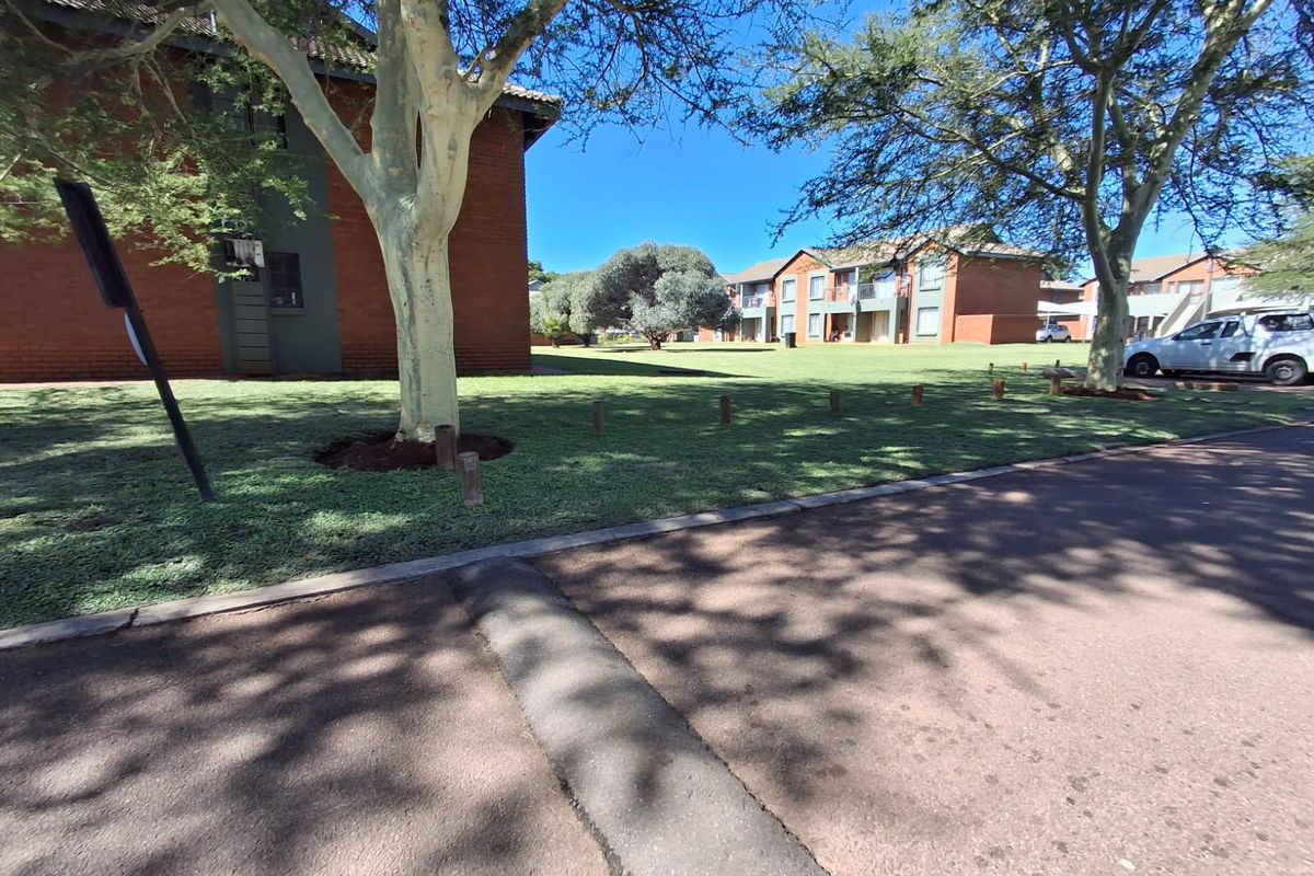 Lock up and go property in secure estate in Therespark - Photo 4