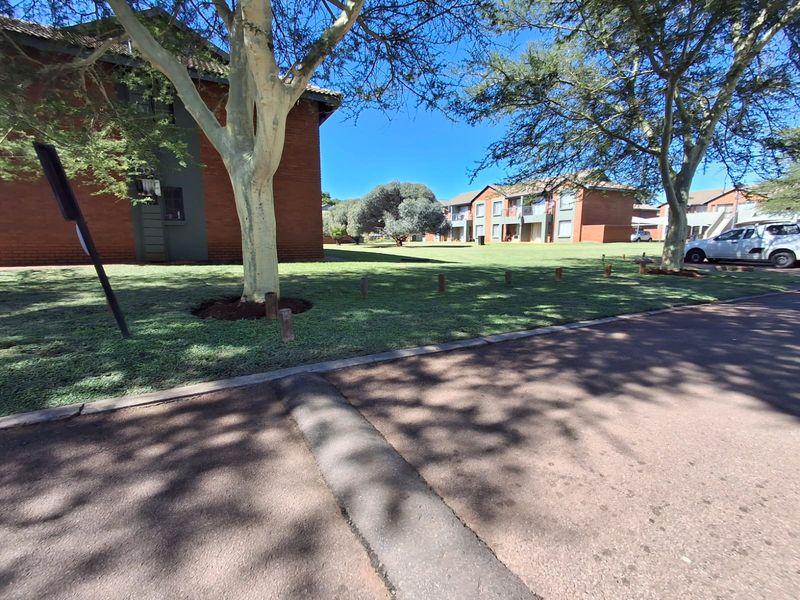 Lock up and go property in secure estate in Therespark - Photo 4