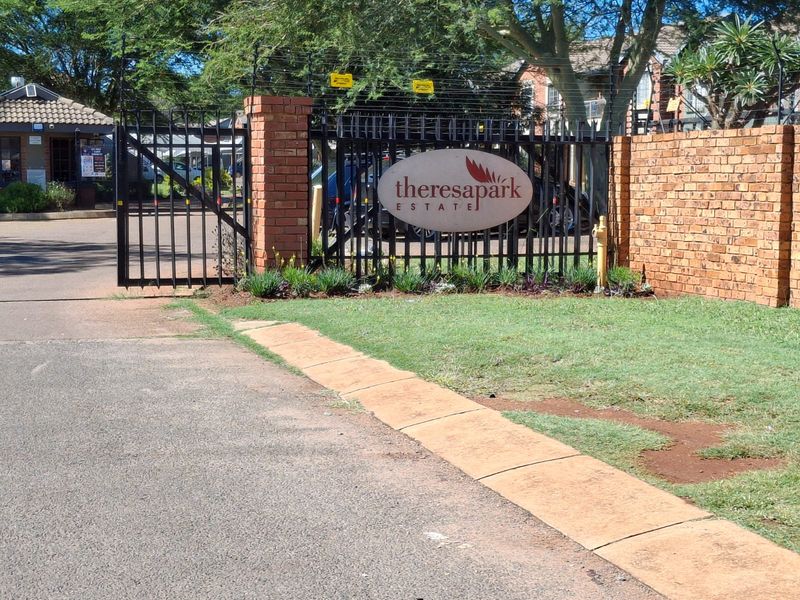 Lock up and go property in secure estate in Therespark - Photo 1