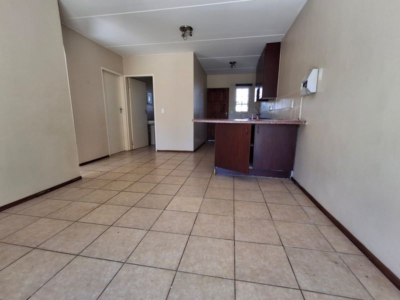 Lock up and go property in secure estate in Therespark - Photo 10