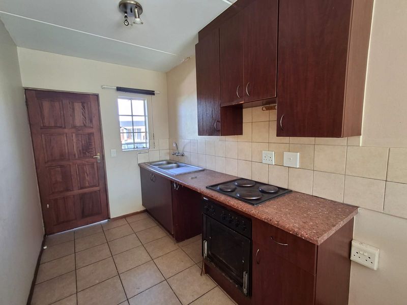 Lock up and go property in secure estate in Therespark - Photo 8