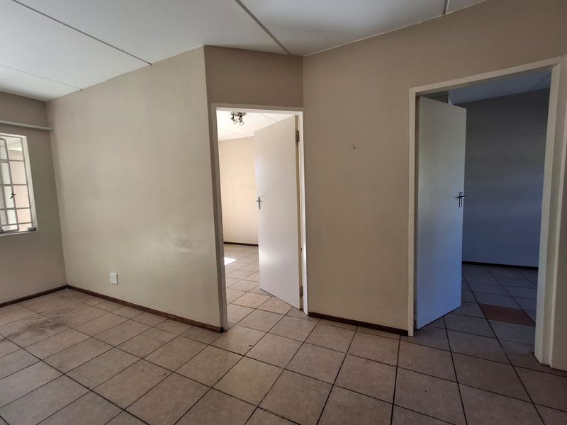 Lock up and go property in secure estate in Therespark - Photo 9