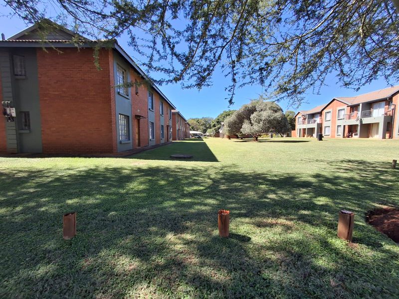 Lock up and go property in secure estate in Therespark - Photo 6