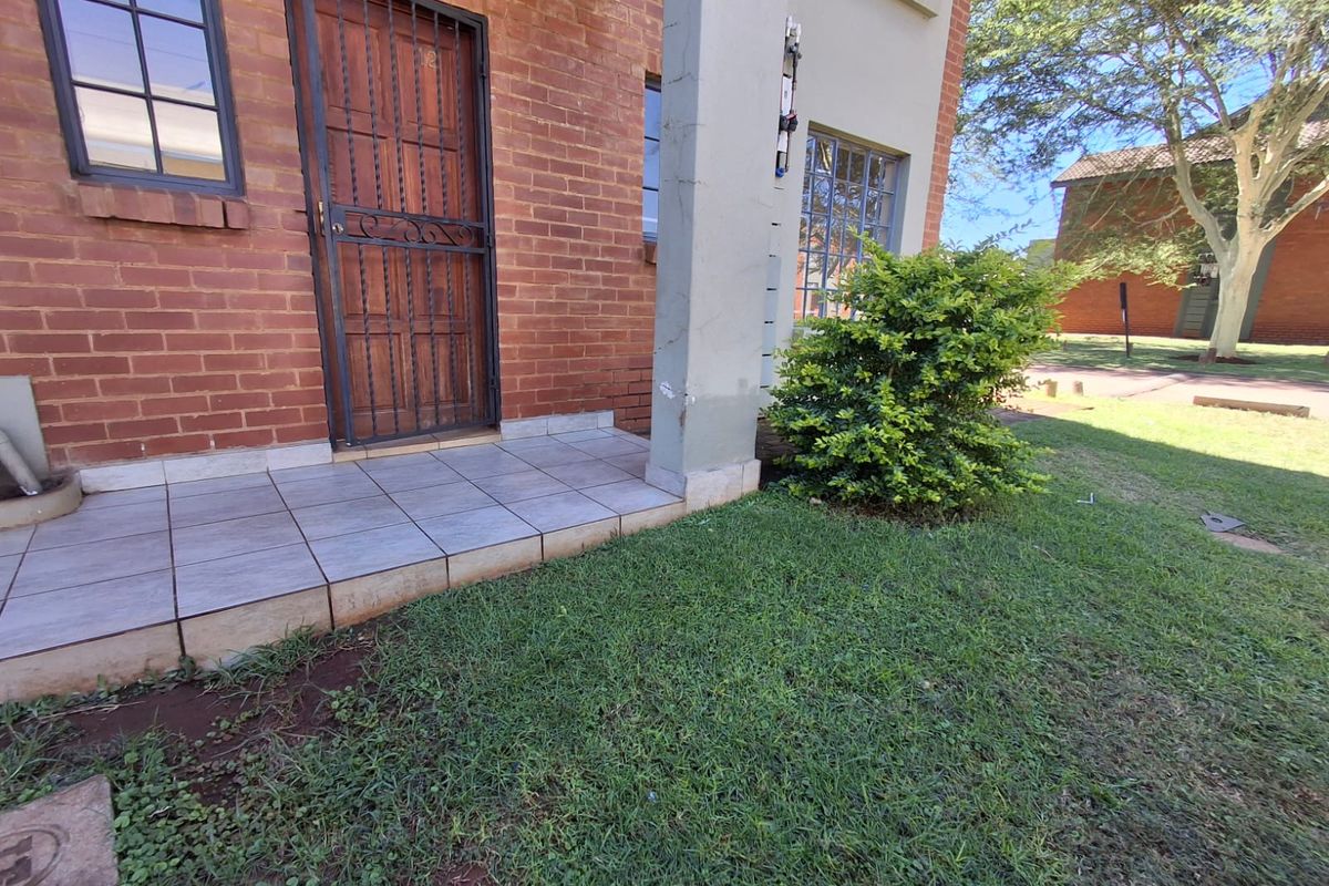 Lock up and go property in secure estate in Therespark - Photo 5
