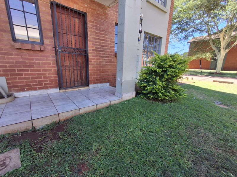 Lock up and go property in secure estate in Therespark - Photo 5