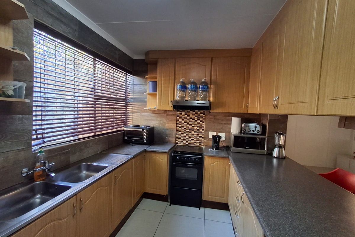 Contemporary Family Home in Theresapark - Photo 5
