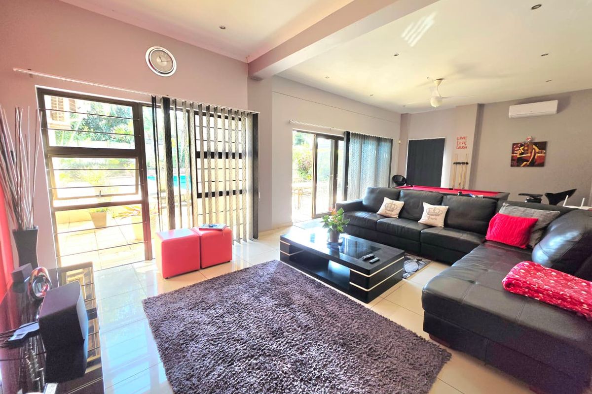 Luxury Family Home Offering Space, Comfort & Elegant Living - Photo 5