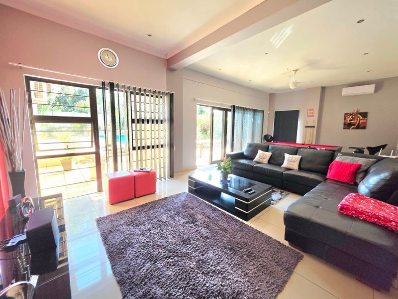 Luxury Family Home Offering Space, Comfort & Elegant Living - Photo 5