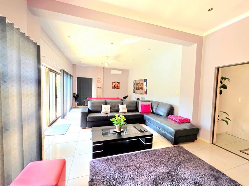 Luxury Family Home Offering Space, Comfort & Elegant Living - Photo 6