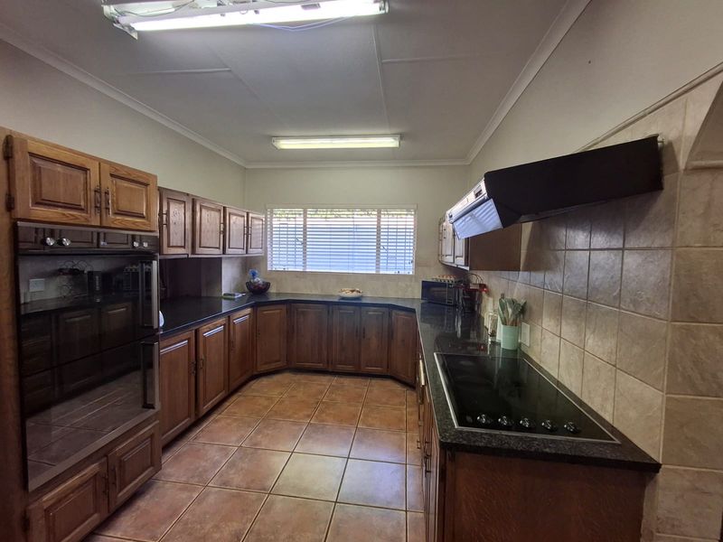Well maintained family home in Theresapark - Photo 5