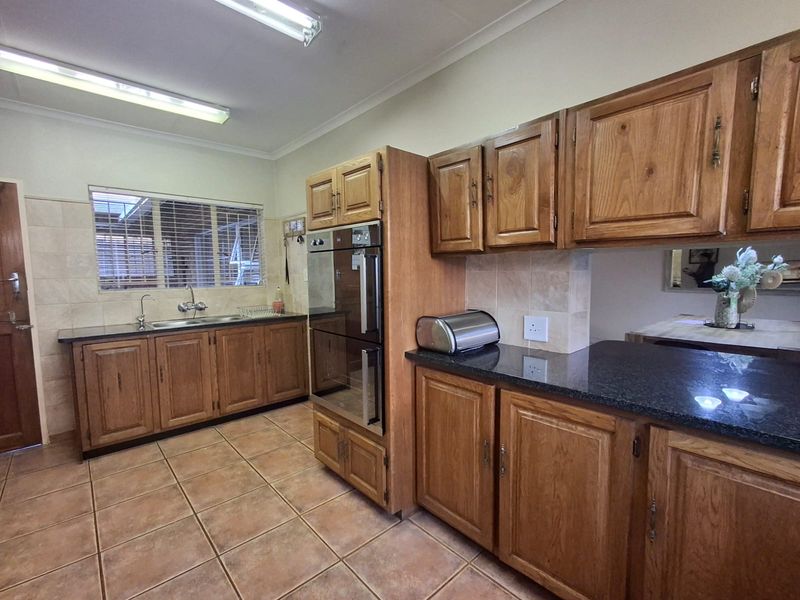 Well maintained family home in Theresapark - Photo 6