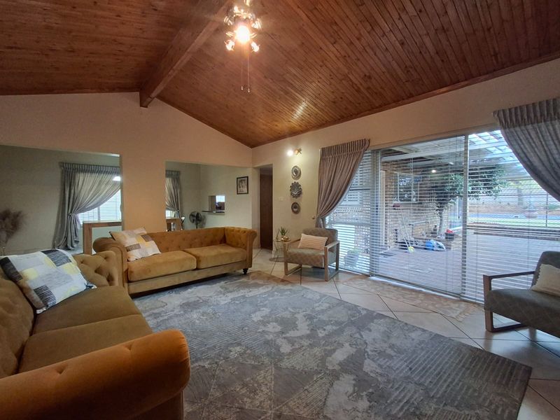 Well maintained family home in Theresapark - Photo 2
