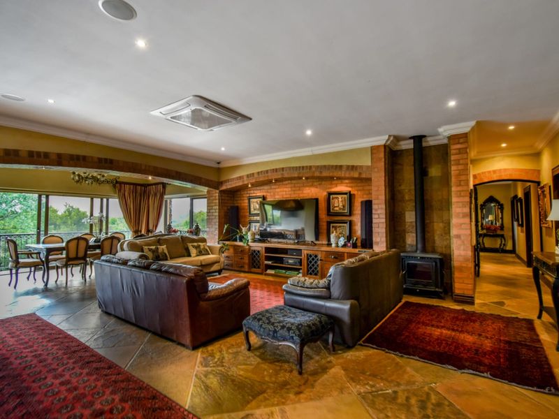 Unique Waterfront 5 Bedroomed Home in Sable Hills Waterfont Estate, Pretoia - Photo 4