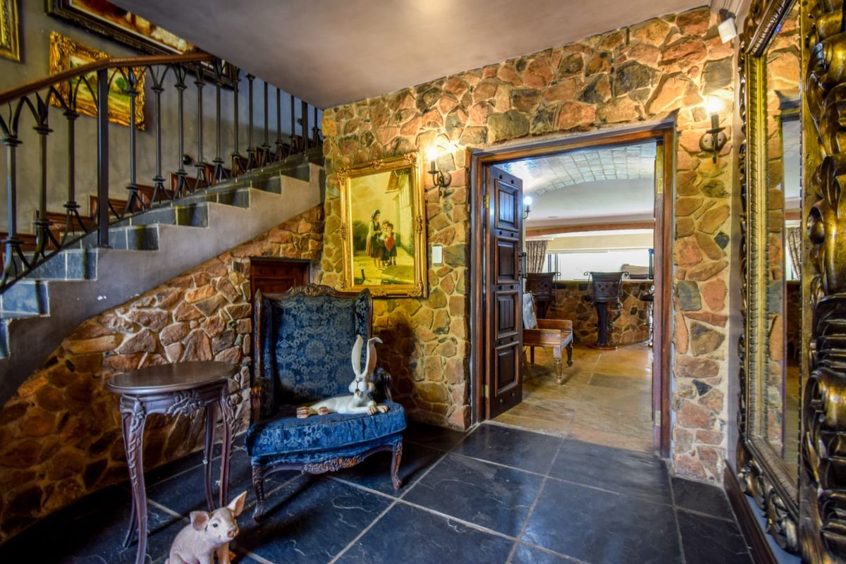 Unique Waterfront 5 Bedroomed Home in Sable Hills Waterfont Estate, Pretoia - Photo 3