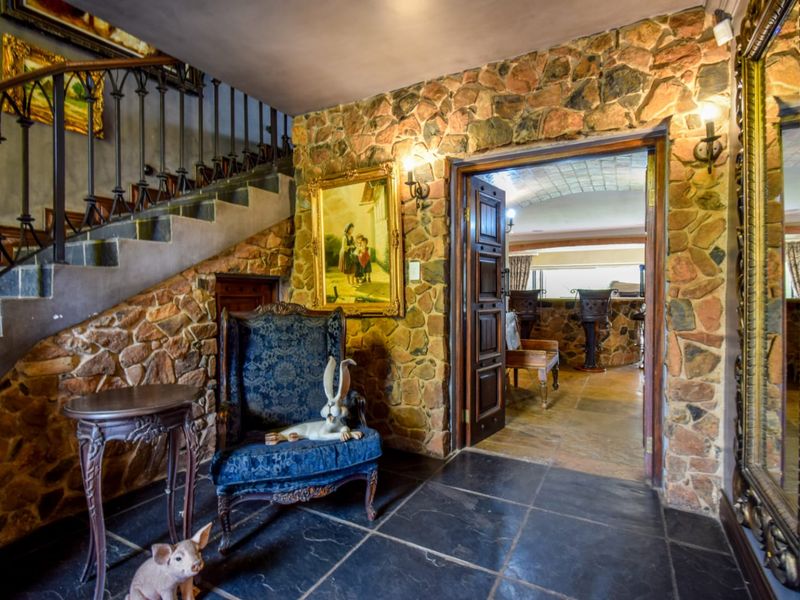 Unique Waterfront 5 Bedroomed Home in Sable Hills Waterfont Estate, Pretoia - Photo 3