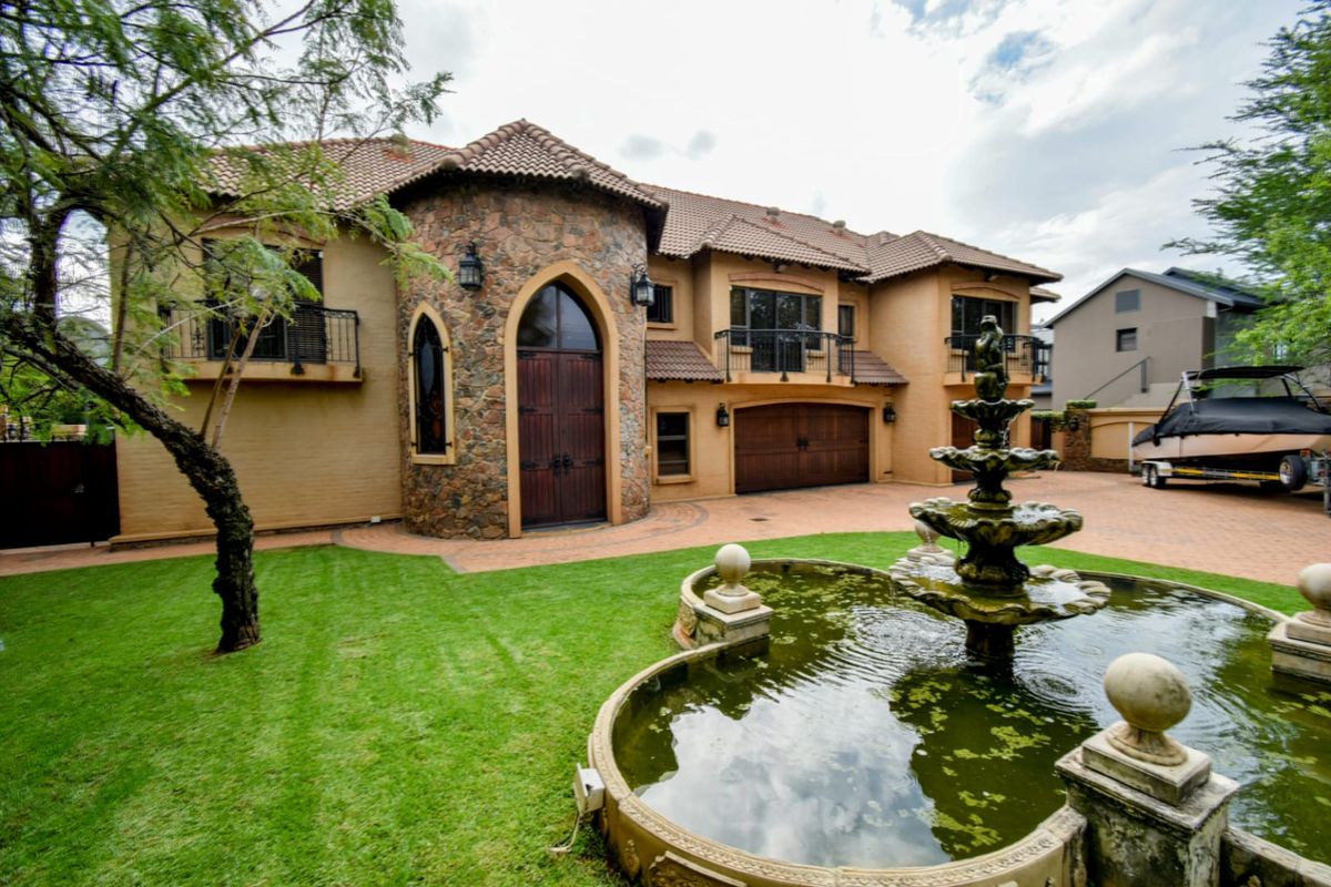 Unique Waterfront 5 Bedroomed Home in Sable Hills Waterfont Estate, Pretoia - Photo 2