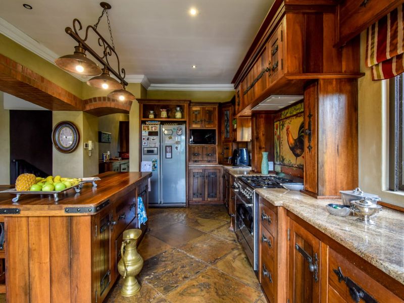 Unique Waterfront 5 Bedroomed Home in Sable Hills Waterfont Estate, Pretoia - Photo 7