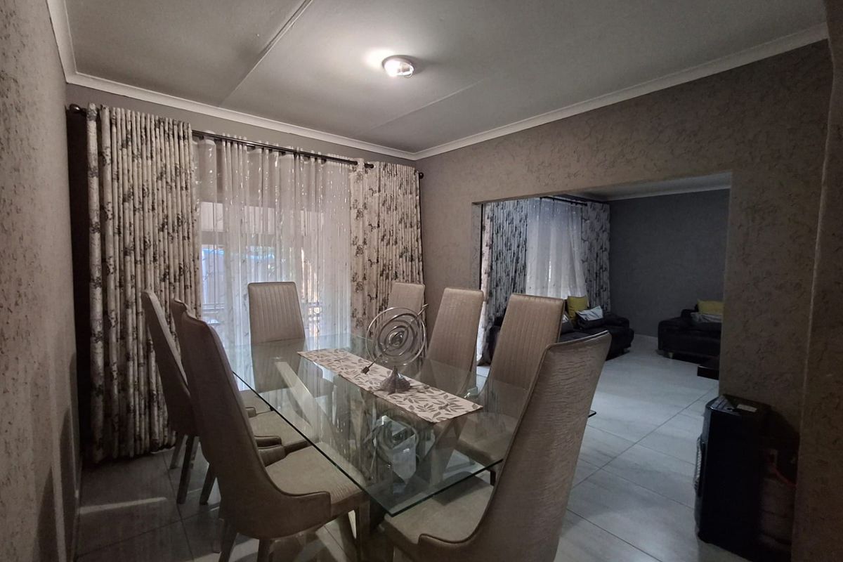 Spacious Updated Family Home with Pool & Excellent Extra Potential - Photo 5