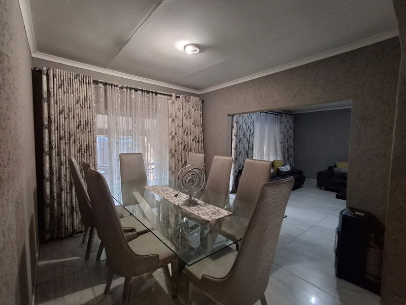 Spacious Updated Family Home with Pool & Excellent Extra Potential - Photo 5