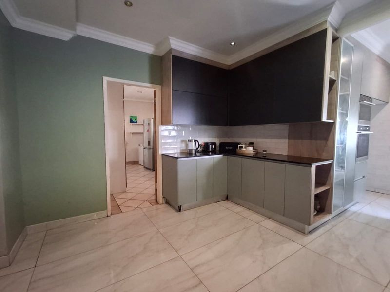 Spacious Updated Family Home with Pool & Excellent Extra Potential - Photo 7