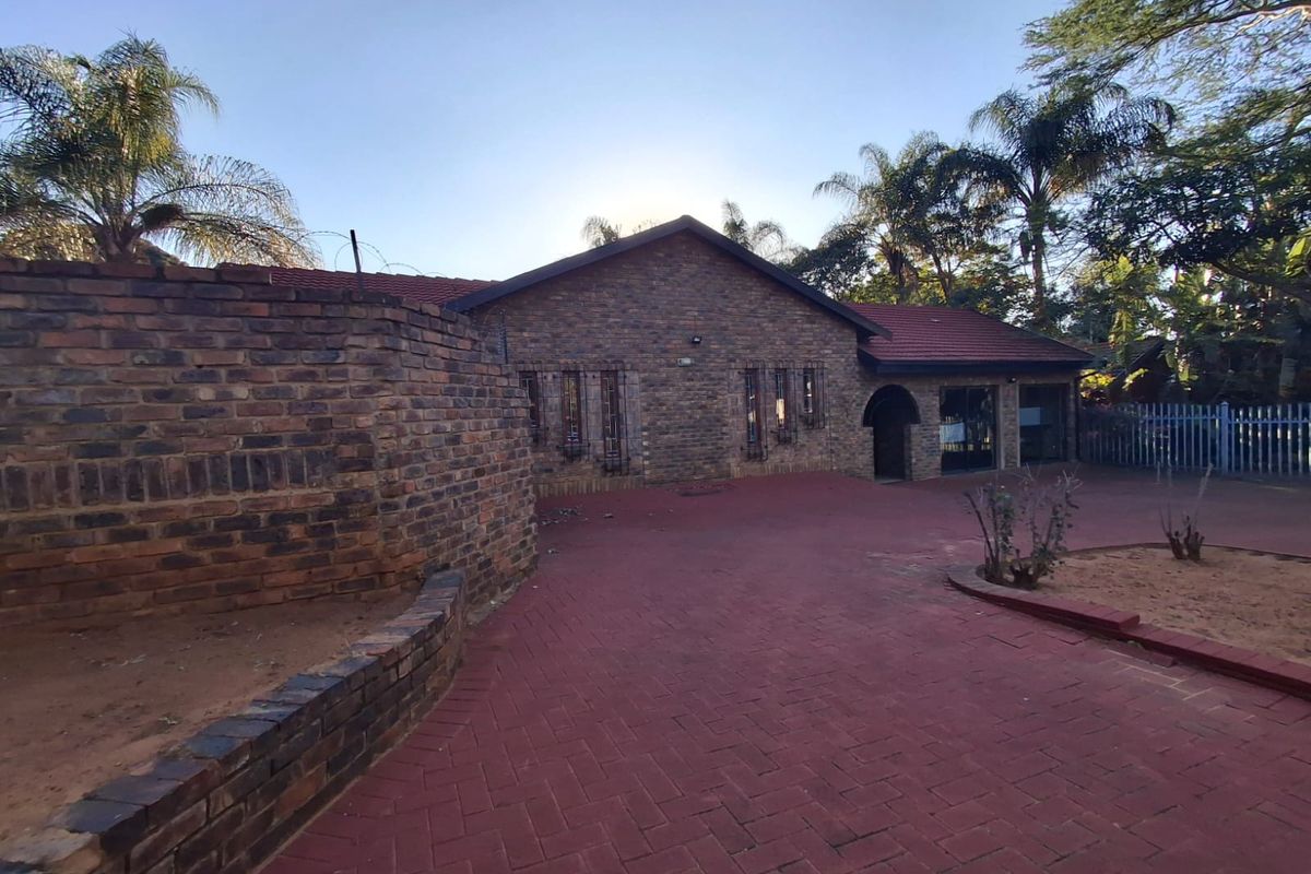 Spacious Updated Family Home with Pool & Excellent Extra Potential - Photo 2
