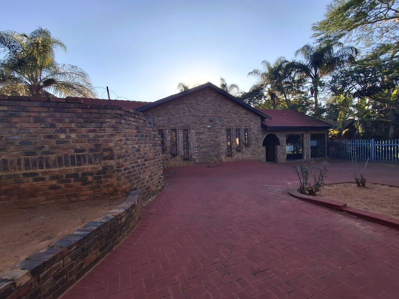 Spacious Updated Family Home with Pool & Excellent Extra Potential - Photo 2