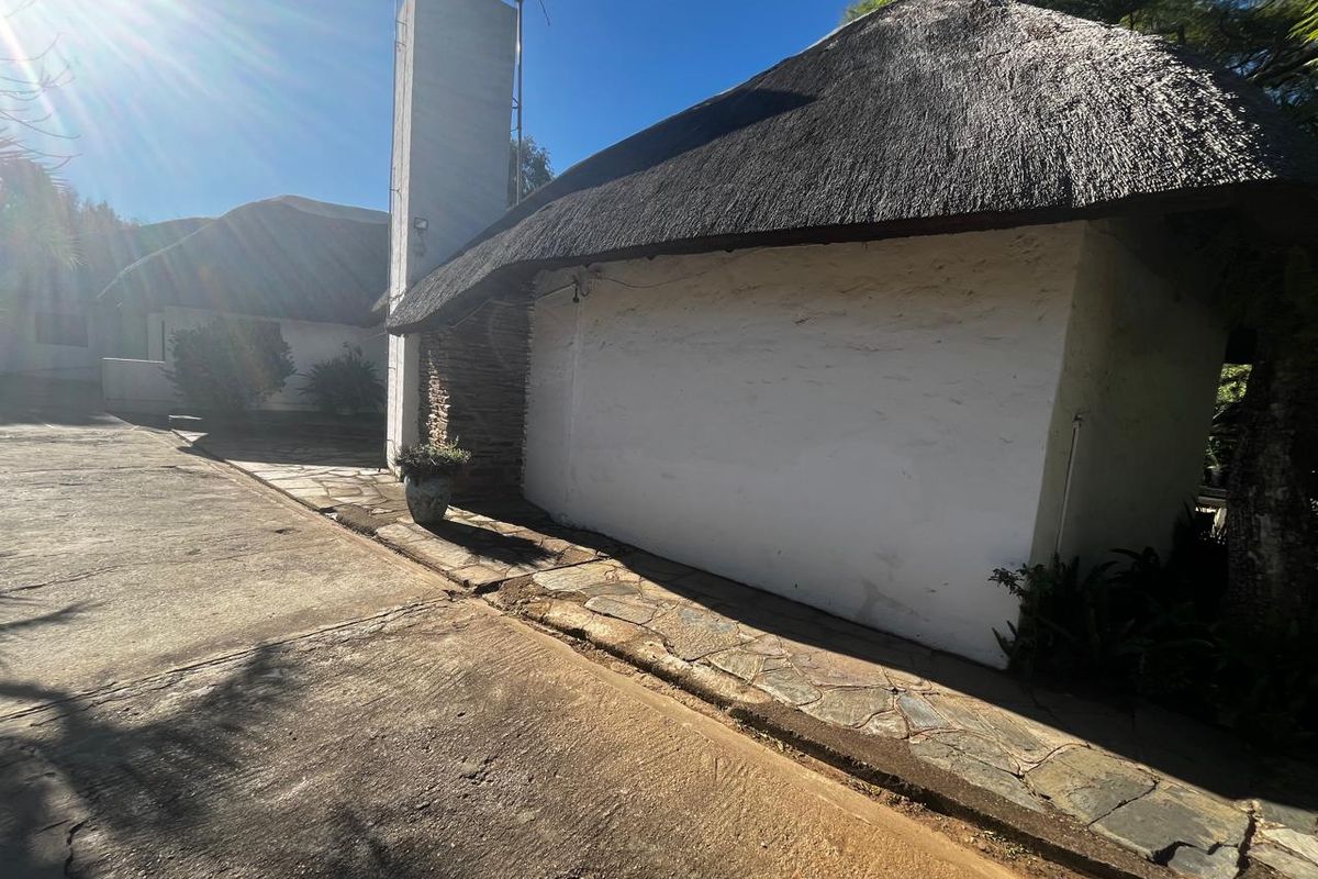 3 Bedroom 2 bathroom House in Morningside - Photo 3