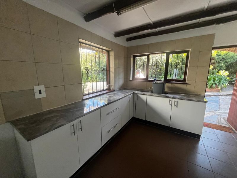3 Bedroom 2 bathroom House in Morningside - Photo 10