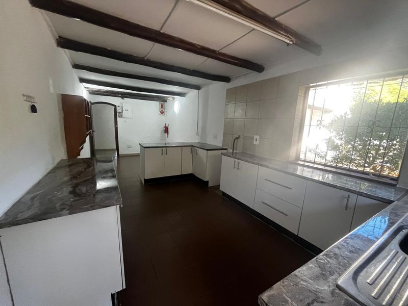3 Bedroom 2 bathroom House in Morningside - Photo 6