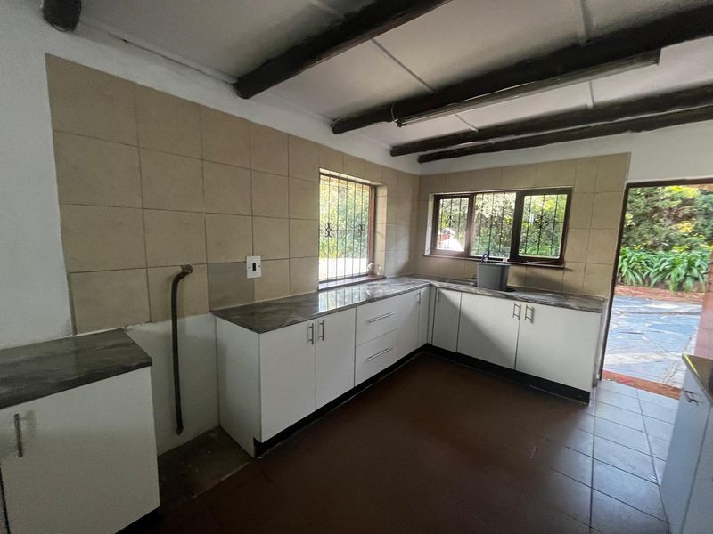 3 Bedroom 2 bathroom House in Morningside - Photo 9